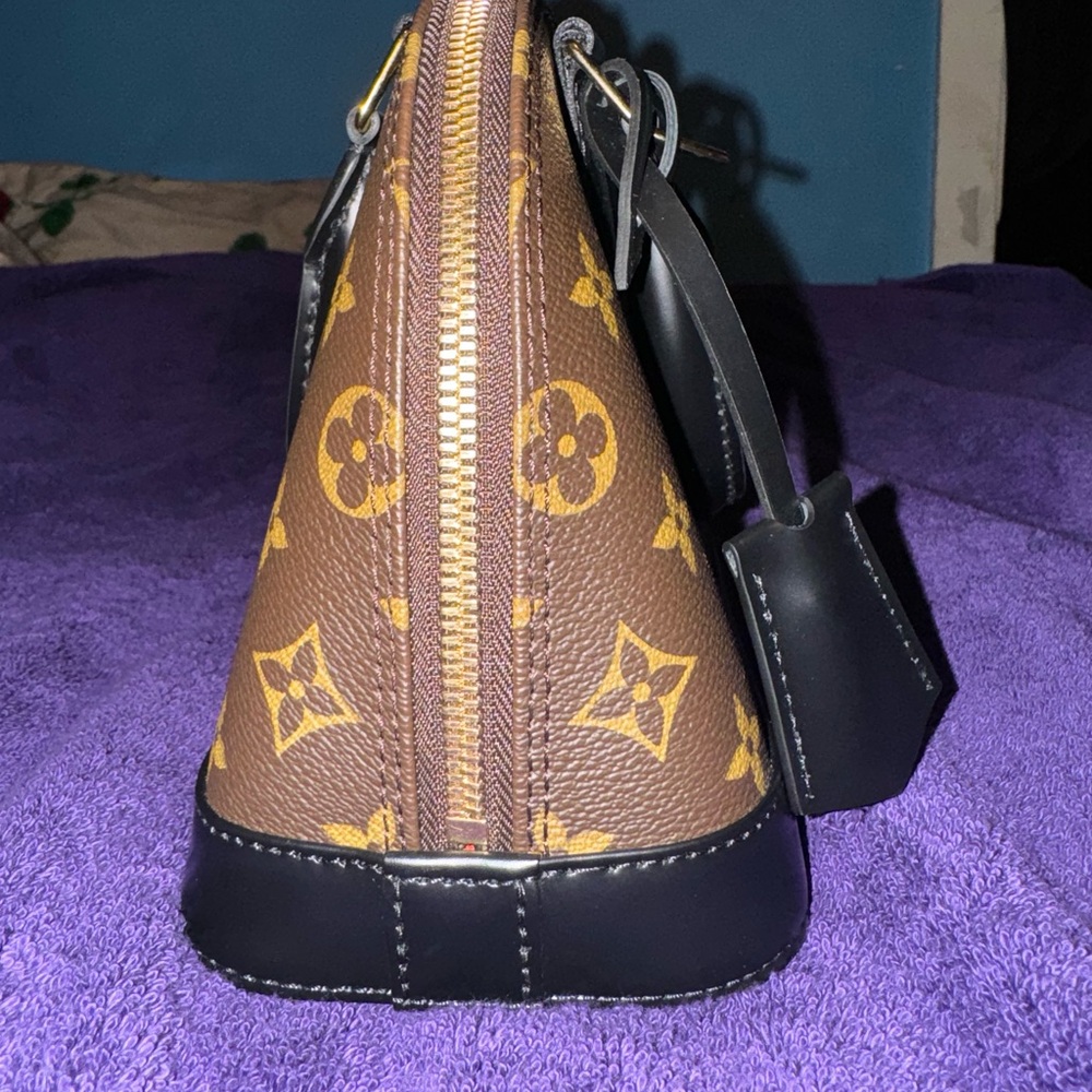 Alma Bb World Tour Edition - Picture 3 of 12
